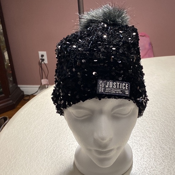Justice " Don't let anyone put a label on you"
Sequin Beanie black fur Pompom - Picture 4 of 12